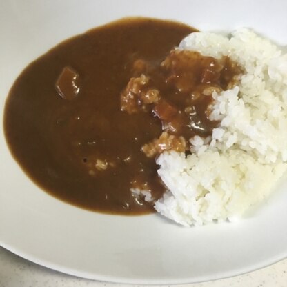 バターチキンカレーが好きで、作ってみました。市販のルーに加えるだけだったので、簡単に美味しくできました。